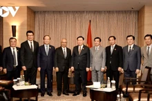Le Président de l’Assemblée nationale vietnamienne et les responsables du groupe Ciputra. Photo : VOV.