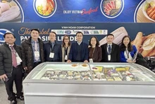 Dans le stand du Vietnam. Photo : VNA