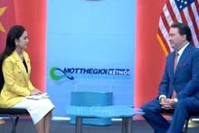 L’ambassadeur des États-Unis au Vietnam, Marc E Knapper, lors de l’émission « Un monde connecté ». Photo : baoquocte.vn