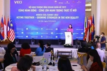 La Vice-Présidente Vo Thi Anh Xuân prononce un discours lors du Sommet des femmes chefs d’entreprise de l’ASEAN 2022. Photo : VNA.