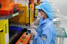 La loi sur la capitale no 39/2024/QH15, du 28 juin 2024, identifie l’industrie des semi-conducteurs comme un domaine prioritaire pour attirer les investisseurs stratégiques à Hanoï. Photo : baoquocte.vn