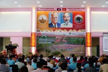 Vue de la cérémonie de célébration du 15e anniversaire de l’école bilingue lao-vietnamien Nguyên Du. Photo : VNA.