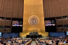 L’ambassadeur Dang Hoàng Giang, représentant permanent du Vietnam auprès de l’ONU s’exprime lors de la séance plénière de la 79e session de l’Assemblée générale de l’ONU, à New York, le 16 janvier. Photo : VNA