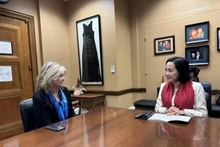 La vice-présidente de l'Assemblée nationale, Nguyen Thi Thanh (droite), et la sénatrice Marsha Blackburn. Photo : VNA.