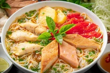 Les vermicelles de riz au poisson grillé sont un plat de Nha Trang que vous devez absolument essayer. Photo : vtc.vn