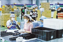 Au cours des cinq premiers mois, la Chine est arrivée en première place en termes de nombre de nouveaux projets d’investissement au Vietnam. Photo : baodautu.vn