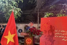 L'ambassadeur du Vietnam en Iran, Luong Quoc Huy, s'exprime à la cérémonie. Photo : VNA.