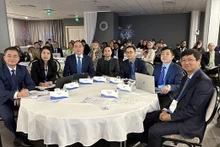 La délégation du SAV, conduite par l’auditeur général adjoint Bui Quôc Dung (troisième à partir de la gauche), lors de la 22e réunion du WGEA de l’INTOSAI. Photo : VNA.