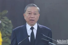 Le Président Tô Lâm prononce l'éloge funèbre en commémoration du Secrétaire général Nguyên Phu Trong. Photo : Journal Nhân Dân.
