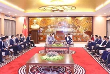 Rencontre entre le secrétaire adjoint du Comité du Parti et président du Comité populaire de Hanoï, Trân Sy Thanh et l'ambassadeur de la République de Corée au Vietnam Park Noh Wan. Photo : VNA.