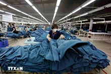 Articles destinés à l'exportation vers le marché espagnol chez Ho Guom Garment Company (Hung Yen). Photo : VNA.