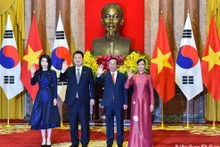 Le Président de la République de Corée, Yoon Suk Yeol, son homologue vietnamien Vo Van Thuong. Photo : VNA