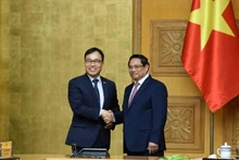 Le Premier ministre Pham Minh Chinh (à droite) et l'ambassadeur de République de Corée au Vietnam, Choi Young Sam. Photo : NDEL.