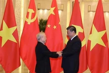 Le secrétaire général du PCC et président chinois Xi Jinping préside la cérémonie d'accueil du secrétaire général du PCV Nguyên Phu Trong (à gauche), en visite officielle en Chine (Pékin, 31 octobre 2022). Photo: VNA