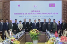 Des députés lors de la conférence. Photo : baothanhhoa.vn