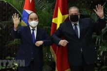 Le Président vietnamien Nguyên Xuân Phuc (à gauche) et le Premier ministre cubain, Manuel Marrero Cruz, le 19 septembre 2021 à La Havane. Photo: VNA
