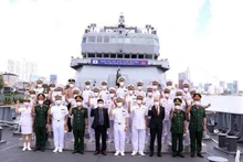Le navire d'entraînement ROKS Hansando de la Marine de la République de Corée accoste le port de Hô Chi Minh-Ville. Photo: VNA