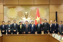 Le Président de l'AN Vuong Dinh Huê reçoit une délégation de Keidanren. Photo : VNA