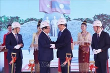 Le 10 janvier, le Premier ministre vietnamien Pham Minh Chinh (2e à gauche) et son homologue lao Sonexay Siphandone ont participé à la cérémonie de mise en chantier du Parc de l'amitié Laos-Vietnam, Photo : VNA.