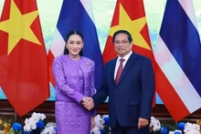 Le Premier ministre vietnamien Pham Minh Chinh (à droite) et la Première ministre thailandaise Paetongtarn Shinawatra. Photo : VNA