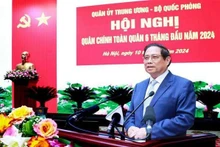 Le Premier ministre Pham Minh Chinh a exhorté l'ensemble de l'Armée à rester vigilants, tout en restant passifs et surprenants en termes de stratégie, notamment dans les zones stratégiques, les partenaires importants, les sujets dangereux et les forces hostiles, tout en étant opportun dans la gestion des problèmes émergents. Photo. VNA