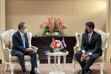L’ambassadeur vietnamien en Thaïlande, Phan Chi Thành (à gauche) et le maire de Bangkok, Chadchart Sittipunt. Photo : baoquocte.vn.