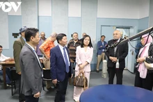 La délégation de la Radio La Voix du Vietnam en visite dans la Radio nationale égyptienne. Photo : VOV.