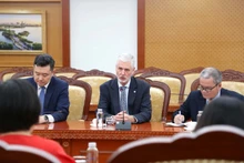 Le directeur général du GGGI, chargé de la région d’ASEAN, Frank Rijsberman, lors de la séance de travail. Photo : thoibaotaichinhvietnam.vn