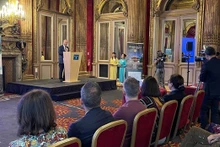 L'ambassadeur du Vietnam en France prend la parole lors de la conférence "Redécouverte du Vietnam", le 21 juin à Paris. Photo : VNA.