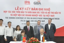 Signature du protocole d'accord entre le service de promotion et de soutien des investissements de Dà Nang et le GBA. Photo : baodautu.vn