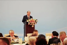 L'ancien secrétaire général du Comité central du Parti communiste du Vietnam (PCV) Nong Duc Manh prend la parole lors de la conférence. Photo : VNA.