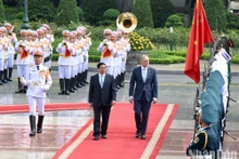 Le Premier ministre vietnamien, Pham Minh Chinh, préside le matin du 4 juin une cérémonie d'accueil pour son homologue australien, Anthony Albanese, qui effectue une visite officielle au Vietnam les 3 et 4 juin. Photo : NDEL.