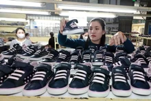 Le Vietnam compte plus de 1.000 usines de chaussures, créant des emplois pour environ 1,5 million de personnes. Photo : VNA.