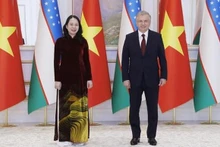 La Vice-Présidente Vo Thi Anh Xuân et le Président d'Ouzbékistan, Shavkat Mirziyoyev. Photo: VNA