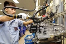 Assemblage de moteurs de motos Vespa à Piaggio Vietnam Co., Ltd., dans le parc industriel de Binh Xuyên, province de Vinh Phuc (au Nord). Photo : VNA .