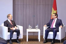 Le président du Groupe CJ, Sohn Kyung Shik, et le Premier ministre Pham Minh Chinh (droite). Photo : VNA.