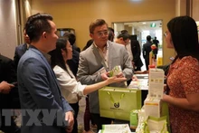 Présentation de produits vietnamiens à cette occasion. Photo : VNA