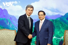 Le Premier ministre Pham Minh Chinh (droite) et le président de la Fédération internationale des associations de transitaires et assimilés (FIATA), Turgut Erkeskin. Photo: VOV