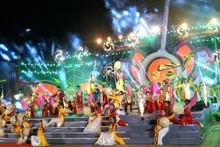 Un programme artistique lors du Festival de la culture et du tourisme et le Festival de Da cô Hoài Lang de la province de Bac Liêu. Photo : laodong.vn