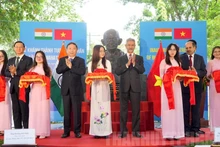 Cérémonie d’inauguration du buste du leader indien Mahatma Gandhi à Hô Chi Minh-Ville. Photo : sggp.org.vn