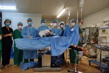 Une première petite fille est née à l'hôpital de campagne du Vietnam au Soudan du Sud. Photo : sggp.org.vn