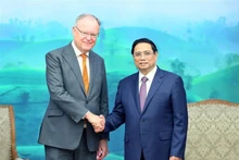 Le Premier ministre Pham Minh Chinh (à droite) et le ministre-président de Basse-Saxe, Stephan Weil. Photo : VNA.