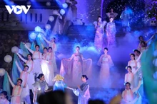 Un défilé de l’áo dài. Photo : VOV.