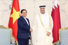 Le Premier ministre vietnamien Pham Minh Chinh et son homologue qatarien, Cheikh Mohammed ben Abderrahmane Al Thani.Photo : VNA.