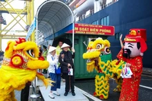 Des touristes du navire Westerdam sont venus visiter Ha Long le 4 janvier. Photo : hanoimoi.com.vn