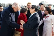 Le Premier ministre Pham Minh Chinh et son épouse terminent sa visite officielle en Pologne. Photo : VNA.