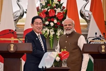 Le Premier ministre japonais, Kishida Fumio (à gauche), et le Premier ministre indien, Narendra Modi, lors d'une conférence de presse conjointe à New Delhi le 20 mars. Photo : ANI.