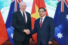 Le Premier ministre vietnamien, Pham Minh Chinh (à droite), et le Gouverneur général d'Australie, David Hurley. Photo : VNA.