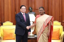 Le Premier ministre Pham Minh Chinh (à gauche) et la présidente indienne Droupadi Murmu, à New Delhi, le 1er août 2024. Photo : VNA.