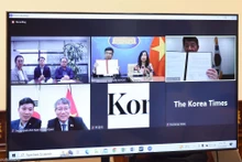La vidéo-cérémonie de signature de coopération entre The World & Vietnam report et The Korea Times. Photo : baoquocte.vn
